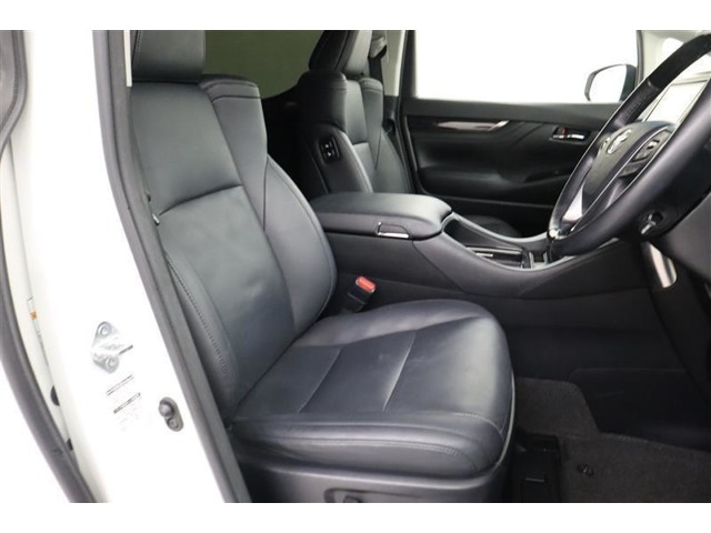 Toyota Vellfire 4