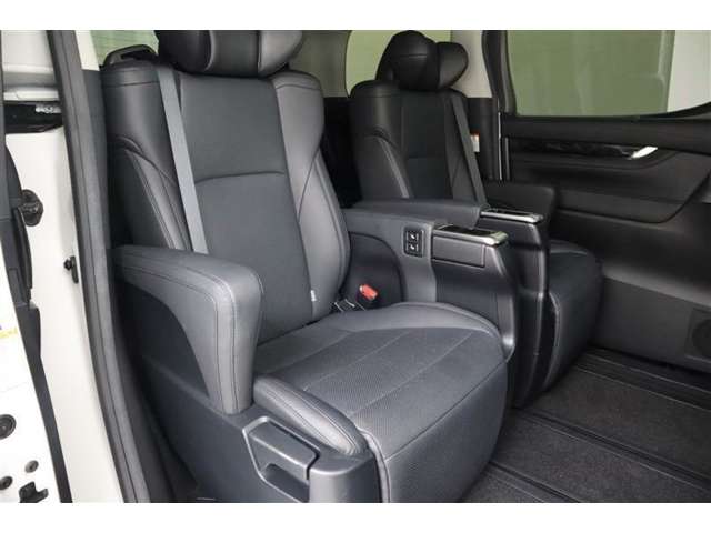 Toyota Vellfire 6