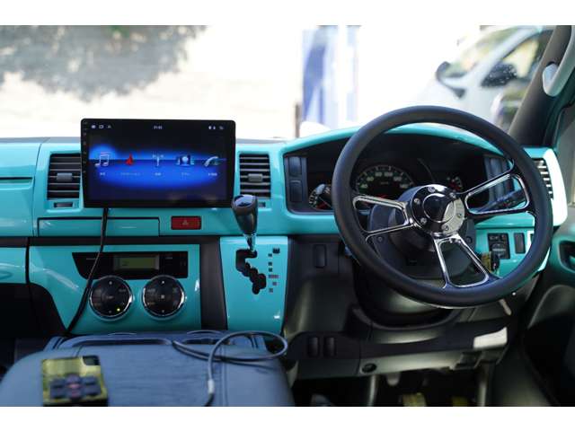 Toyota Hiace Van 12