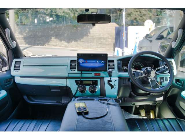 Toyota Hiace Van 4