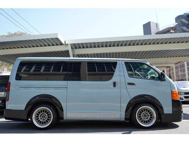 Toyota Hiace Van 10