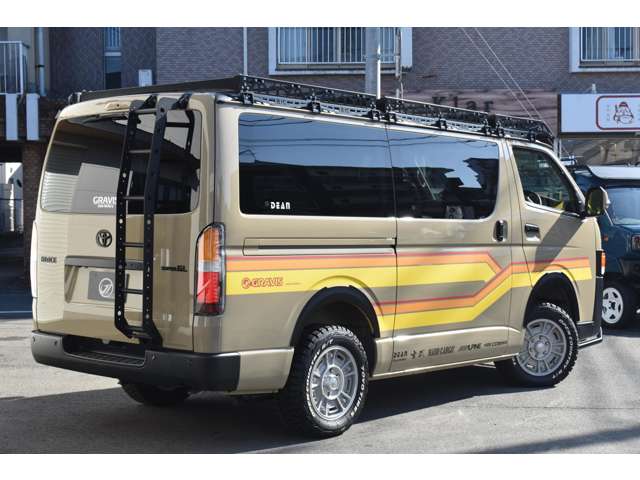 Toyota Hiace Van 12