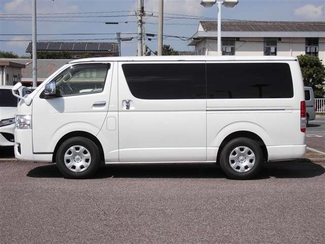 Toyota Hiace Van 4