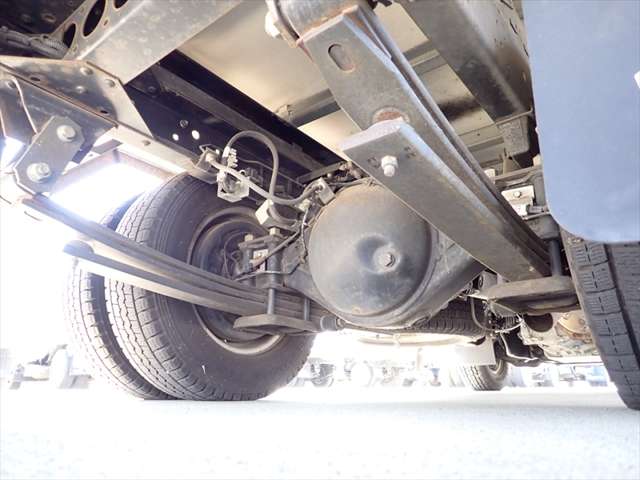 Isuzu Elf 12