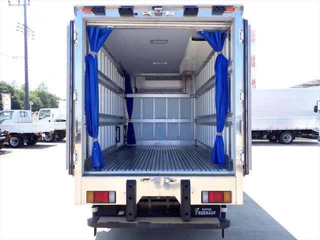 Isuzu Elf 6