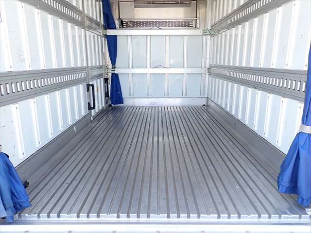 Isuzu Elf 7