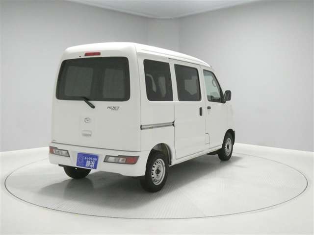 Daihatsu Hijet Cargo 4