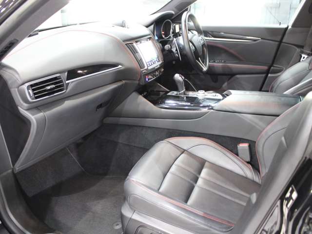 Maserati Levante 8