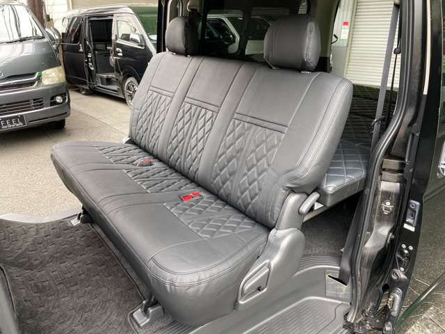 Toyota Hiace Van 7