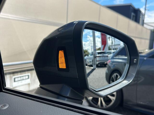 Audi Q2 11