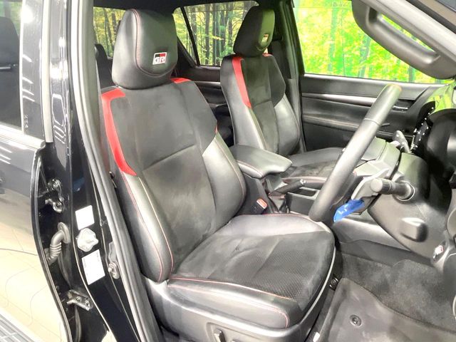 Toyota Hilux 9