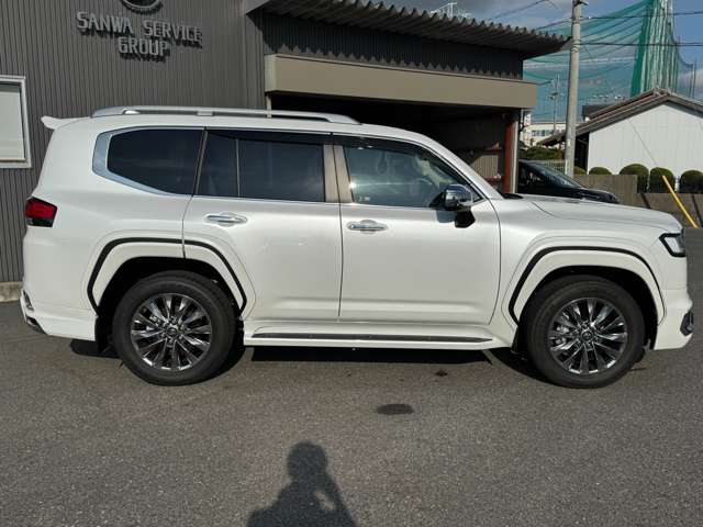 Toyota Land Cruiser 300 9