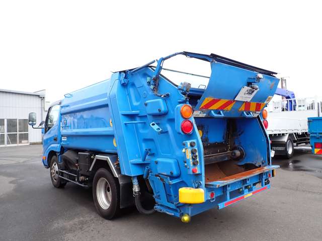 Hino Dutro 8