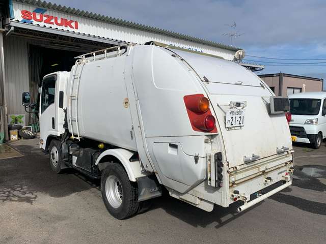 Isuzu Elf 4