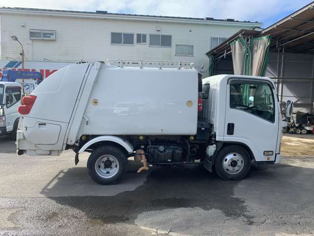 Isuzu Elf 7