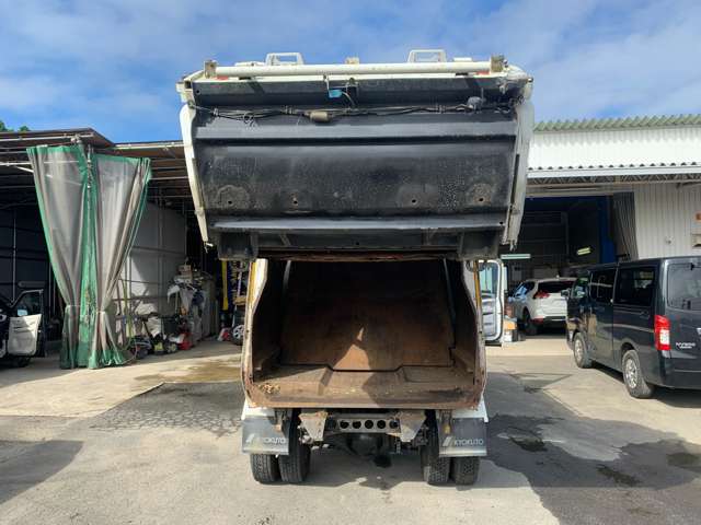 Isuzu Elf 9