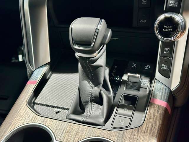 Toyota Land Cruiser 300 12
