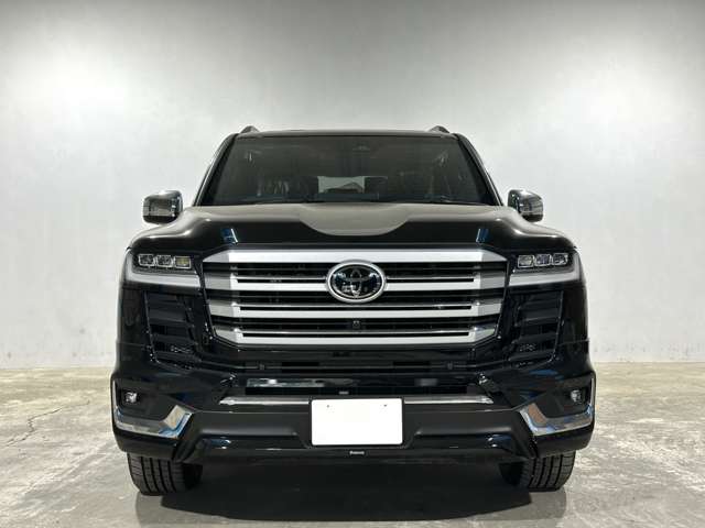Toyota Land Cruiser 300 3