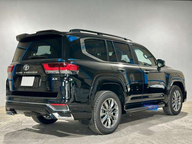 Toyota Land Cruiser 300 4