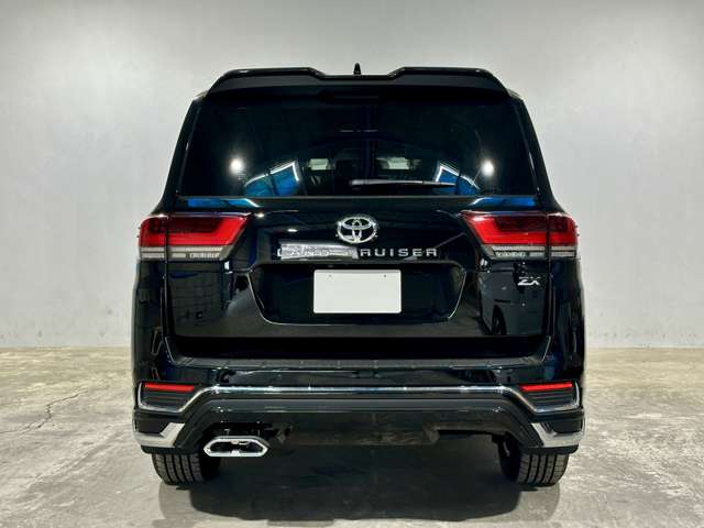 Toyota Land Cruiser 300 6