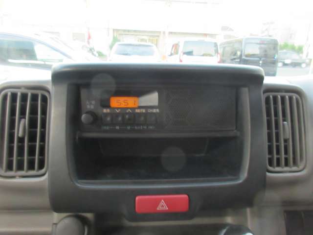 Nissan NV100 Clipper 11
