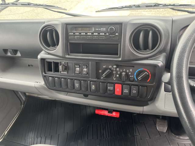 Hino Dutro 9