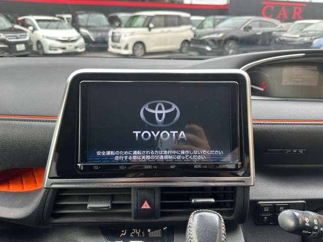 Toyota Sienta 4