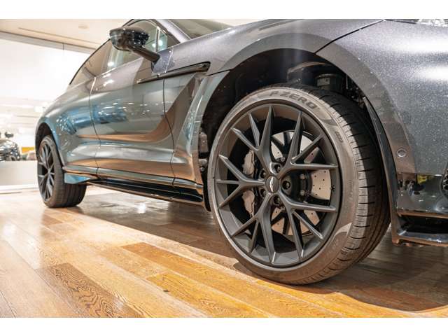 Aston Martin DBX 11