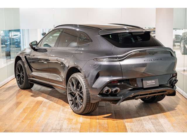 Aston Martin DBX 4