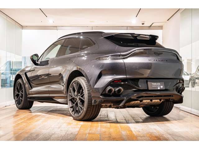 Aston Martin DBX 5