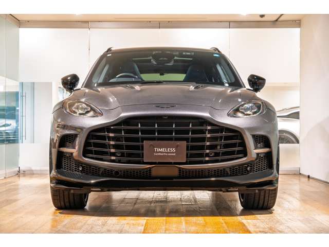 Aston Martin DBX 6