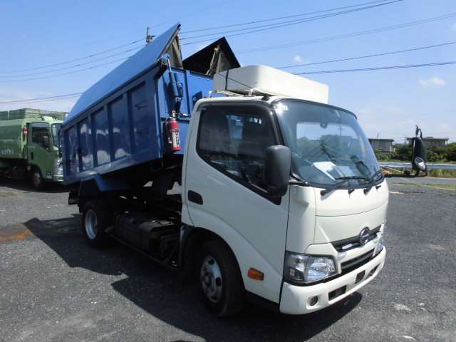 Hino Dutro 3