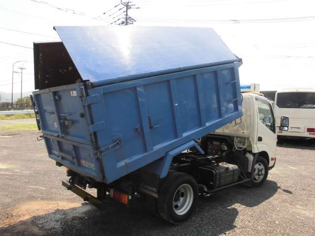Hino Dutro 4