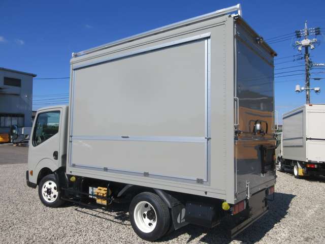 Nissan Atlas 12