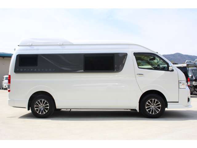 Toyota Hiace Van 11