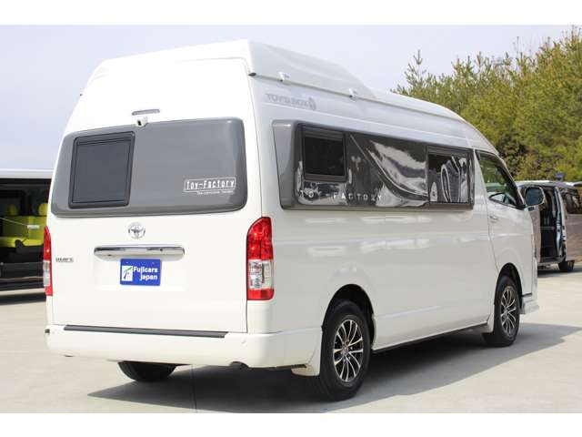 Toyota Hiace Van 12