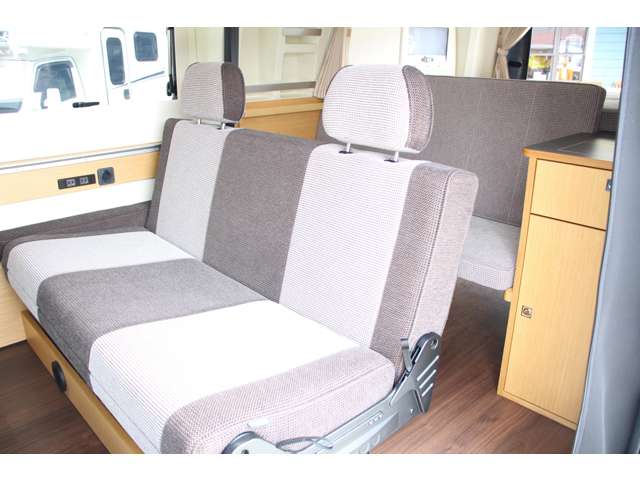 Toyota Hiace Van 5