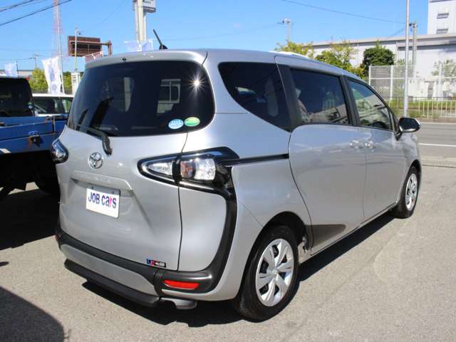 Toyota Sienta 12