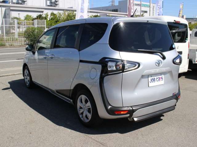 Toyota Sienta 10
