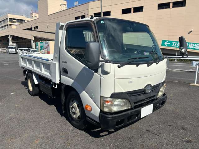 Hino Dutro 3