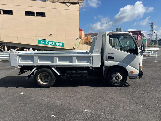 Hino Dutro 4