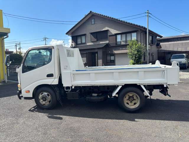 Hino Dutro 9