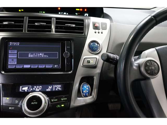 Toyota Prius α 11