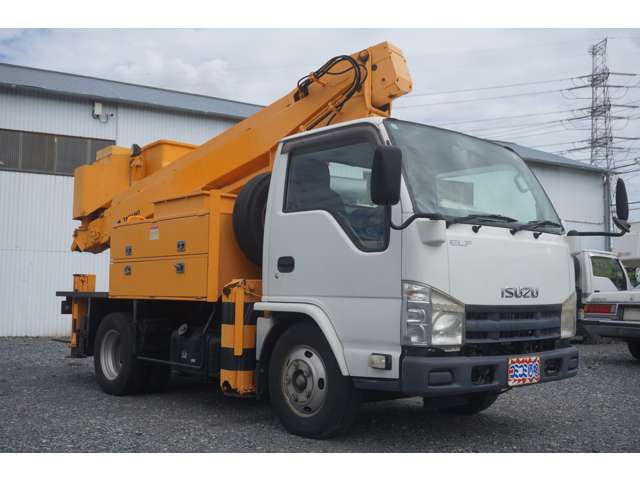 Isuzu Elf 3