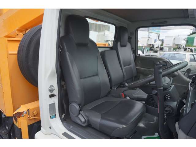 Isuzu Elf 11