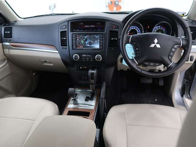 Mitsubishi Pajero 6