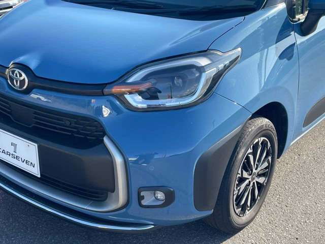 Toyota Sienta 4