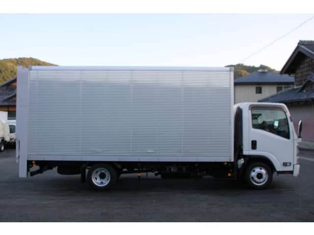 Isuzu Elf 7