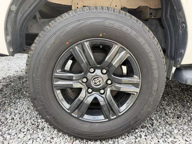 Toyota Hilux 9