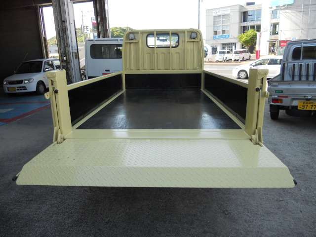 Mitsubishi Fuso Canter 9
